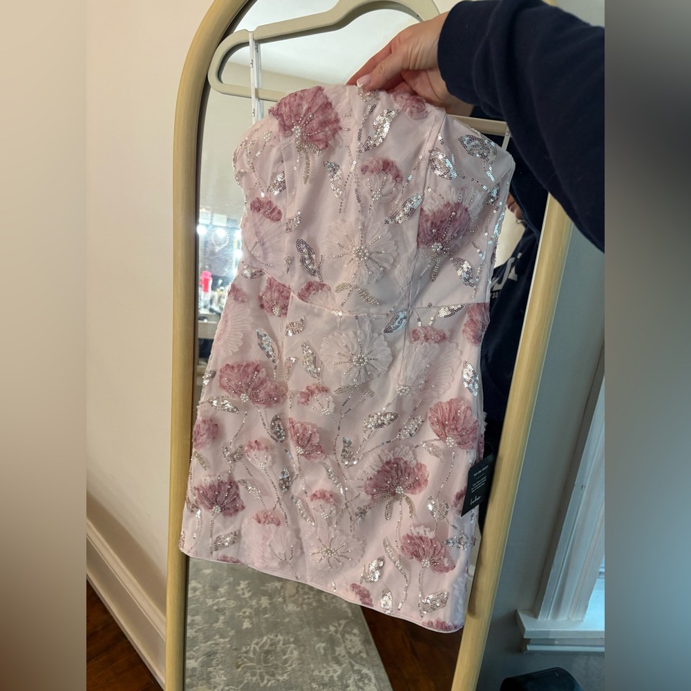 Lulu‘s mini dress sequence, florals, pink, never worn tag still attached